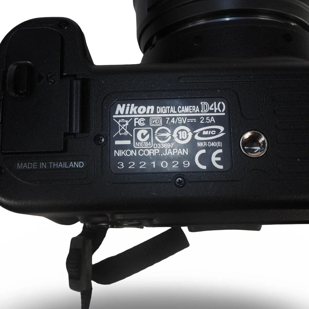 Nikon D40 DSLR Camera Bundle Shutter Count 109 Black‎ 18-55mm 55-200mm Lenses